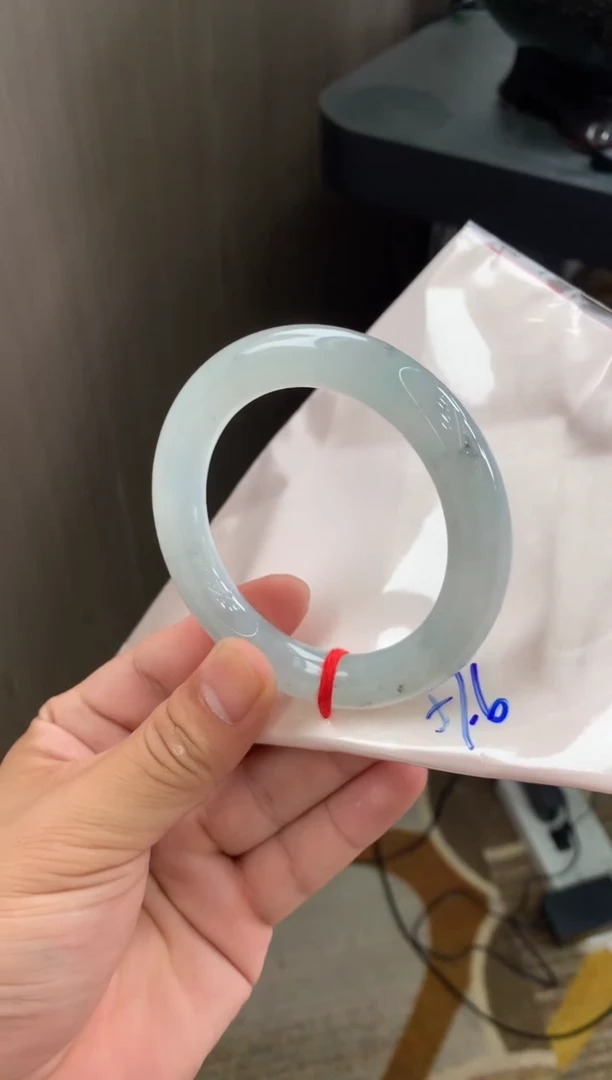 翡翠手镯未镶嵌手镯