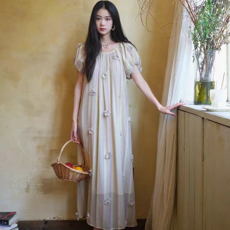 【彩条】25夏季新款时尚条纹立体花朵泡泡袖宽松连衣裙.K50701a