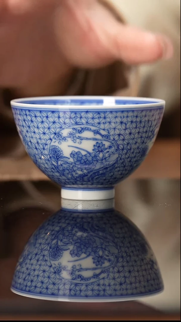 杯看山柴窑青花花卉