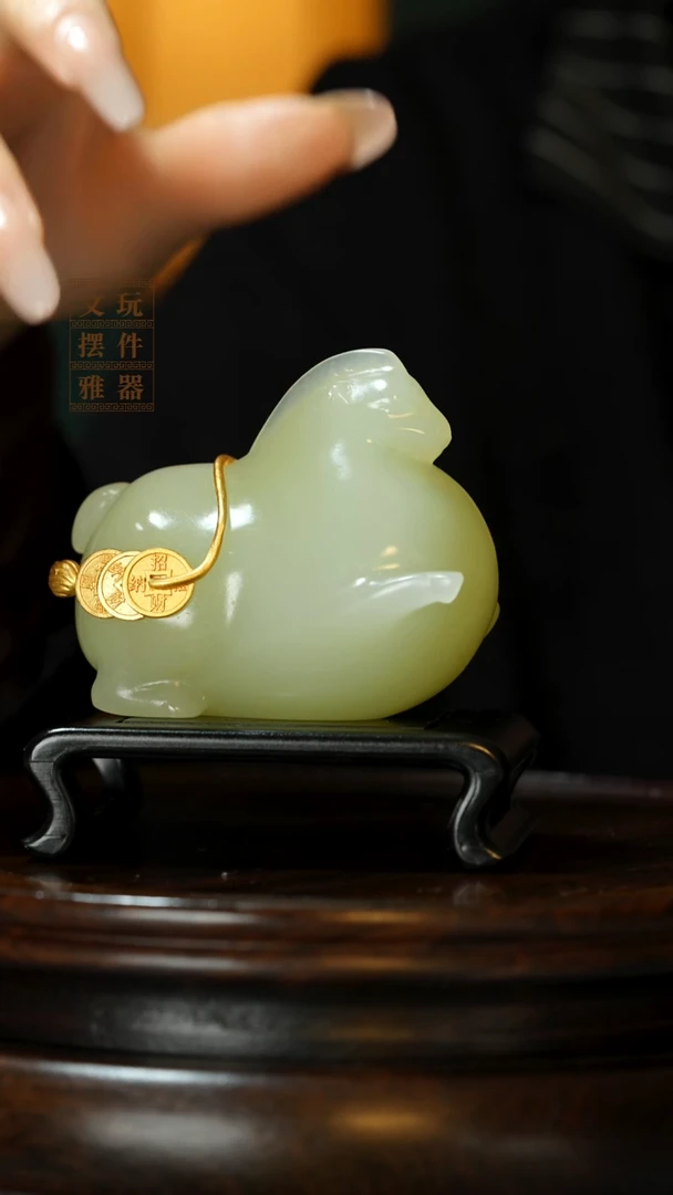 玉《马背金币》手把件摆件