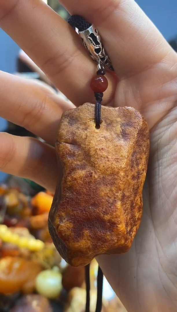 未镶嵌颈饰琥珀吊坠