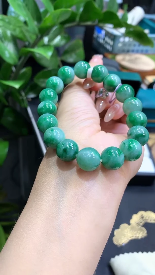 未镶嵌挂件翡翠手串