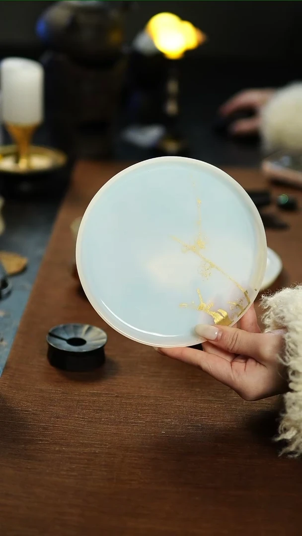 茶盏沁白纯壶承金箔