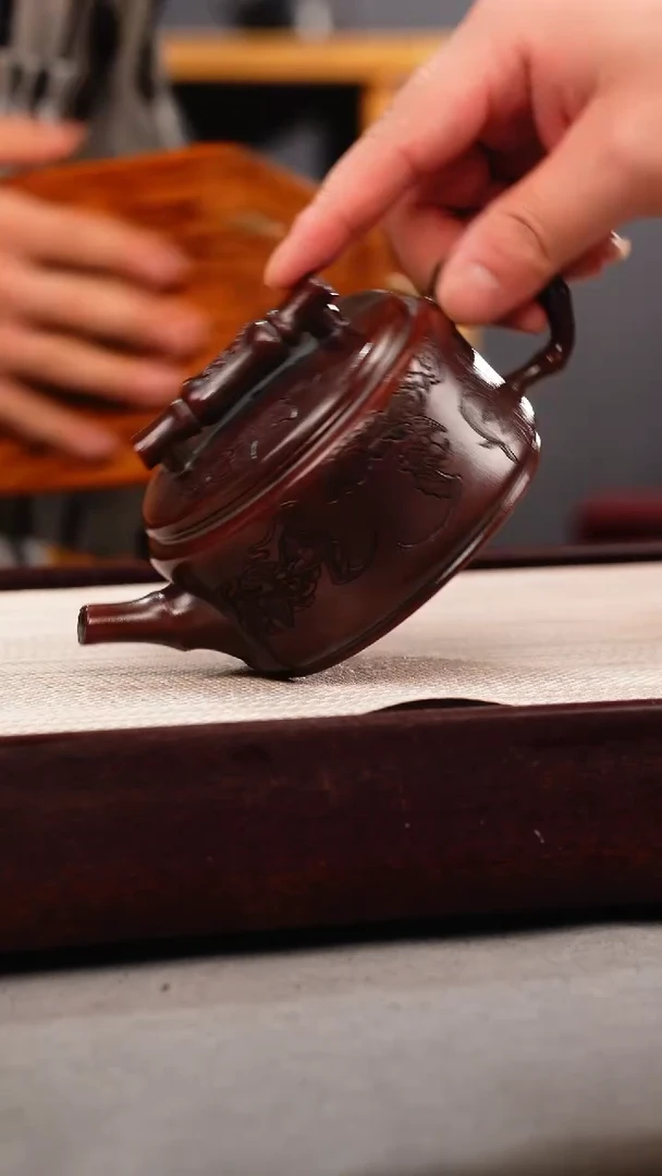 茶壶紫砂铁血红砂 竹节汉瓦 蝙蝠