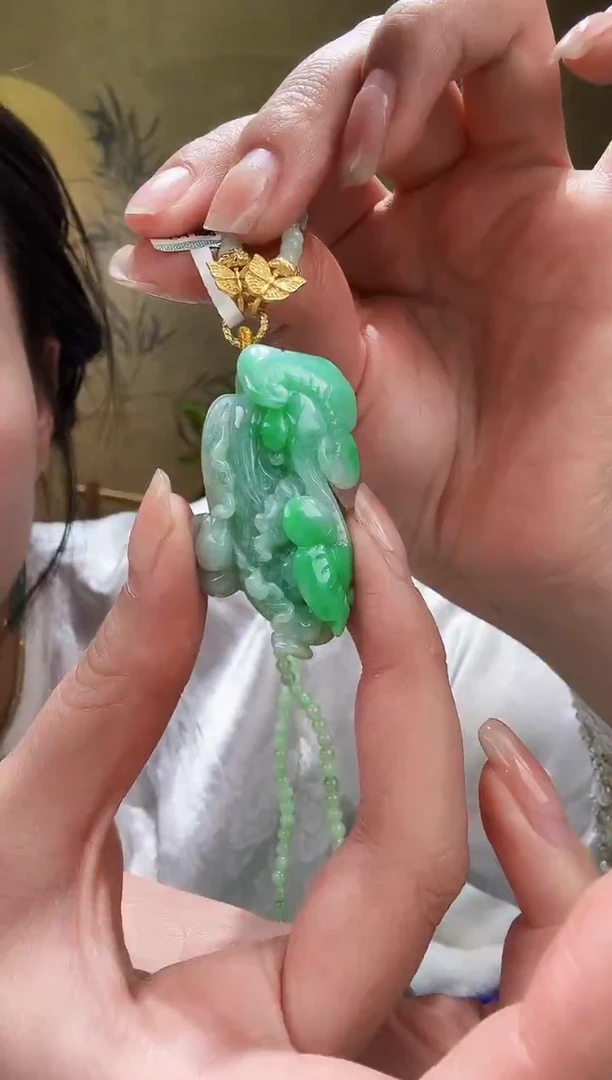 颈饰未镶嵌翡翠吊坠