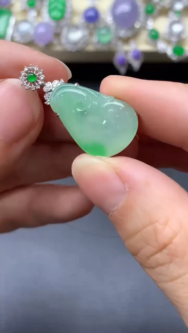 颈饰18K金镶嵌翡翠303-中国好珍宝