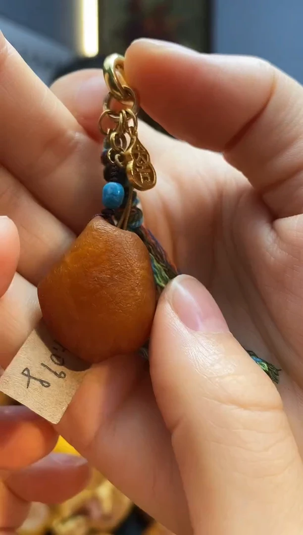 琥珀颈饰未镶嵌挂件