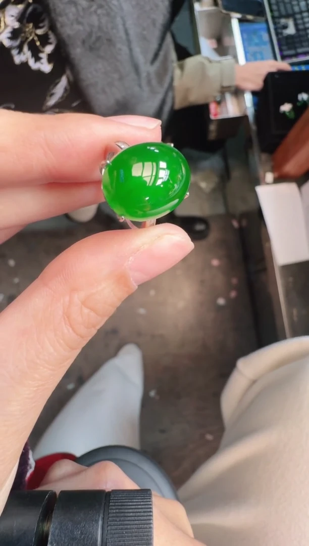 未镶嵌定制翡翠A货有轻微色差属于正常现象，戒指1