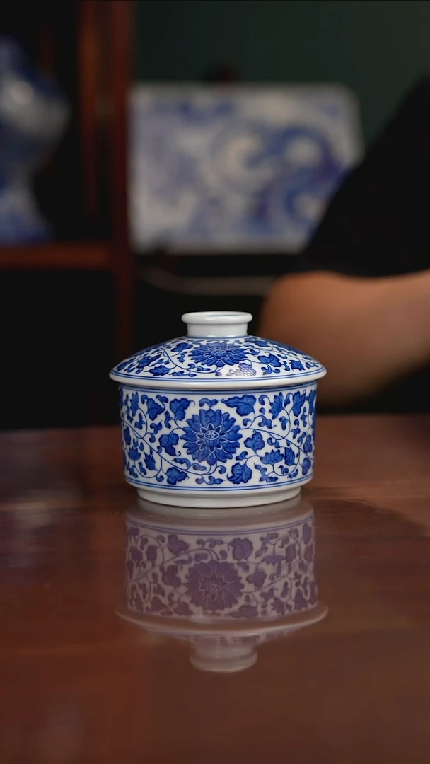 晓月窑青花缠枝茶叶罐