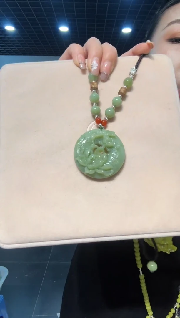 【闪购商品】岫玉颈饰未镶嵌湖水绿蜻蜓荷花【圆】