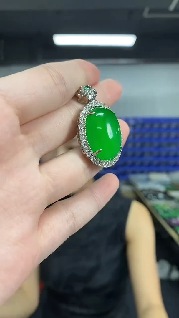 颈饰未镶嵌翡翠多样性发其一颜色微差