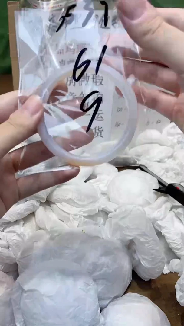 玛瑙/玉髓手镯未镶嵌61