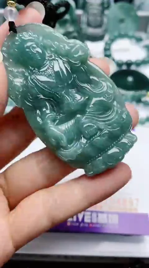 翡翠未镶嵌颈饰