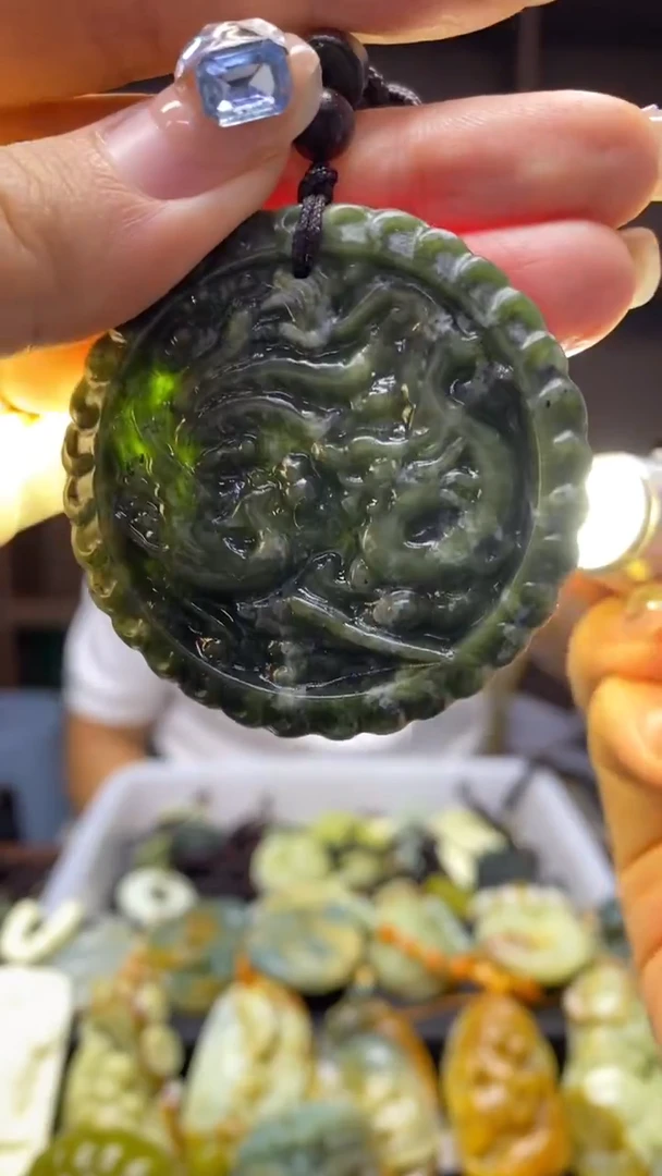 未镶嵌岫玉挂件