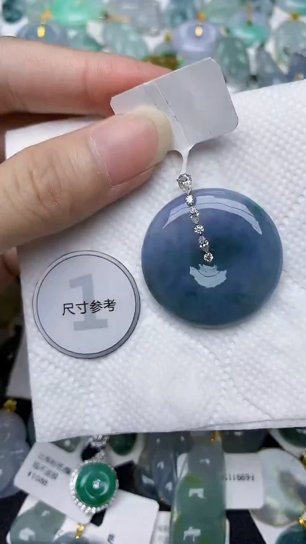 颈饰18K金镶嵌翡翠天然A货翡翠