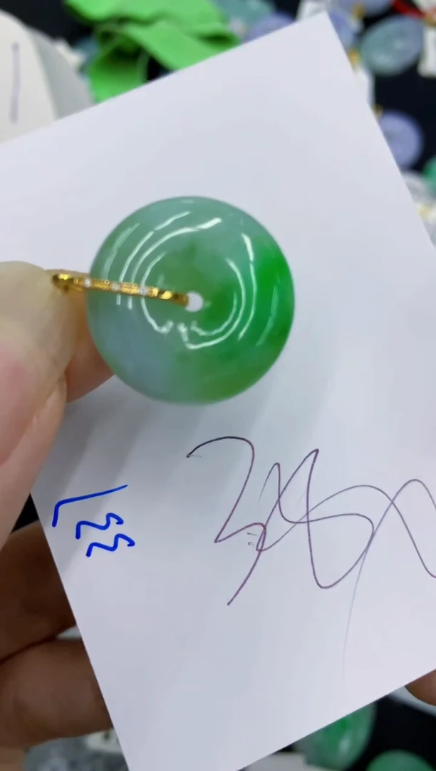 翡翠18K金镶嵌颈饰11111111111