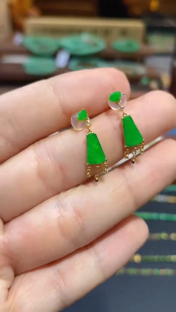 颈饰18K金镶嵌翡翠耳钉