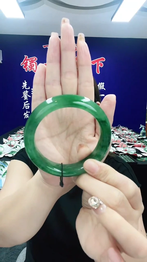 石英质玉（非洲翠）手镯未镶嵌1