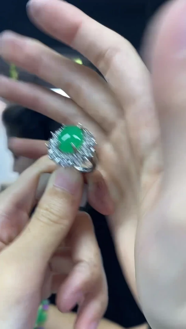 未镶嵌戒指翡翠多样性发其一颜色微差