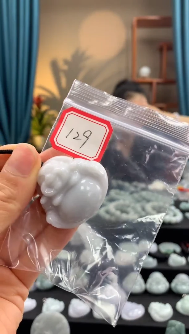 翡翠未镶嵌颈饰佛公129