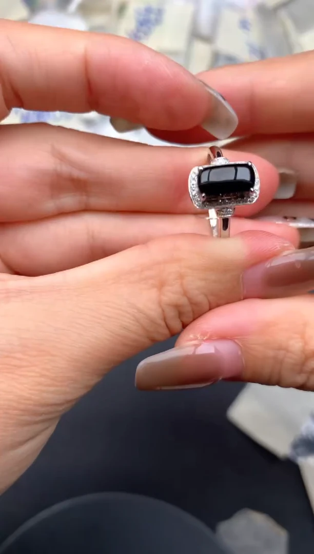 18K金镶嵌挂件翡翠一13圈