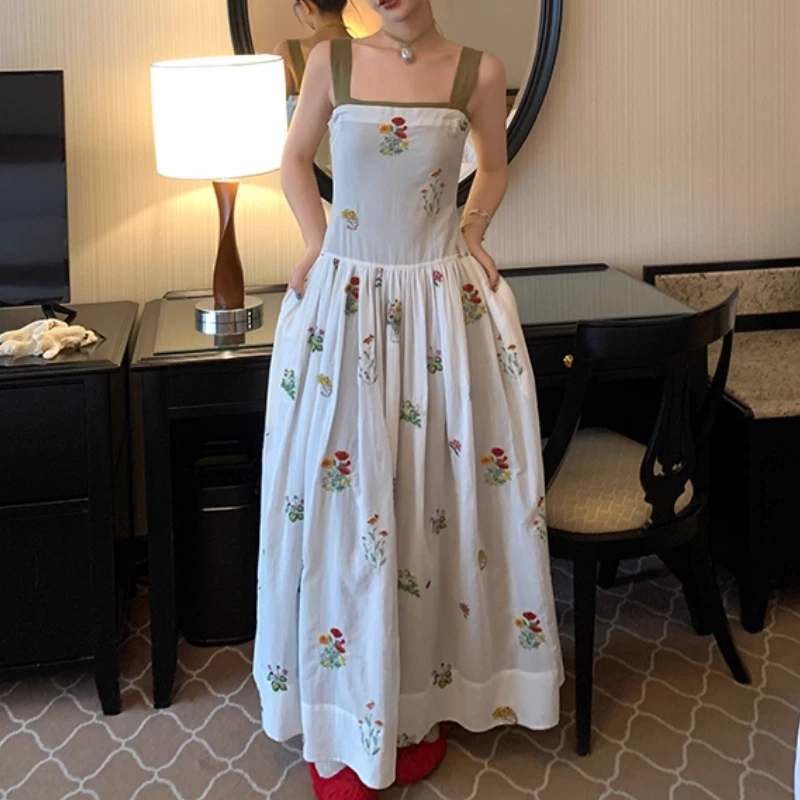 le rouge周美美 谧境花语复古度假棉麻花卉刺绣收腰吊带连衣裙