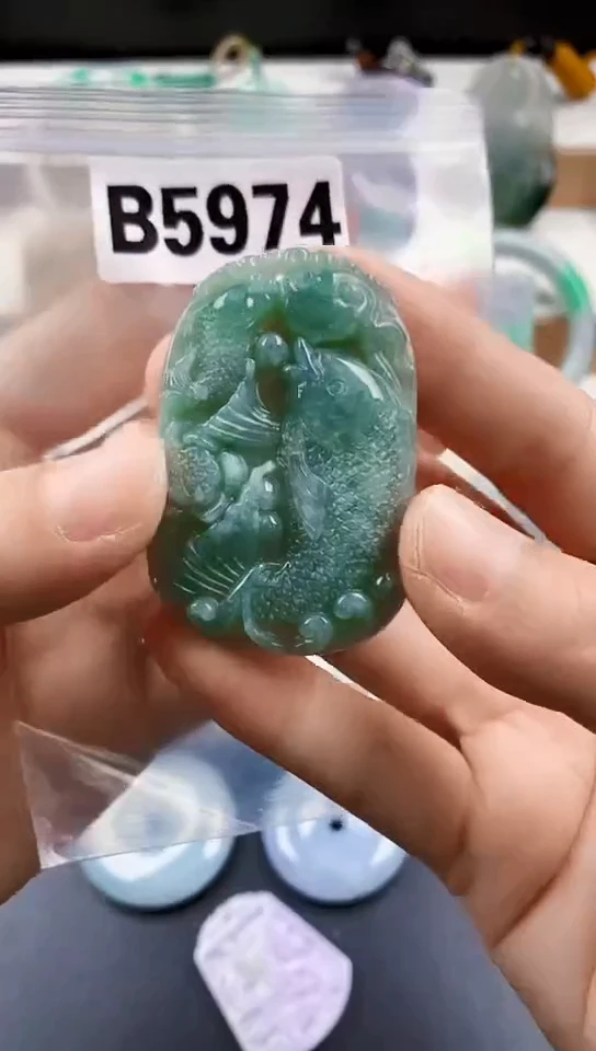 颈饰未镶嵌翡翠天然翡翠吊坠挂件