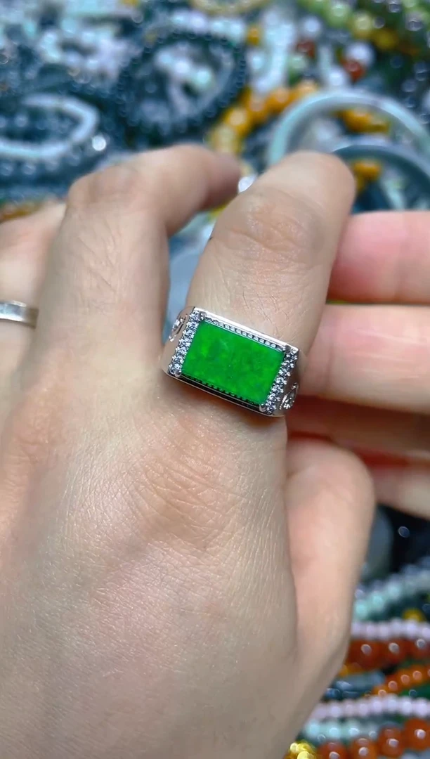 颈饰未镶嵌翡翠/ T /翡翠A货，一件也是批发价