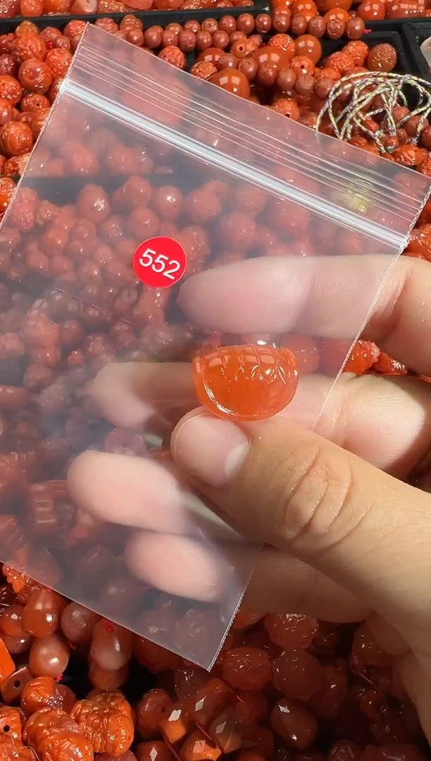 颈饰未镶嵌南红玛瑙1