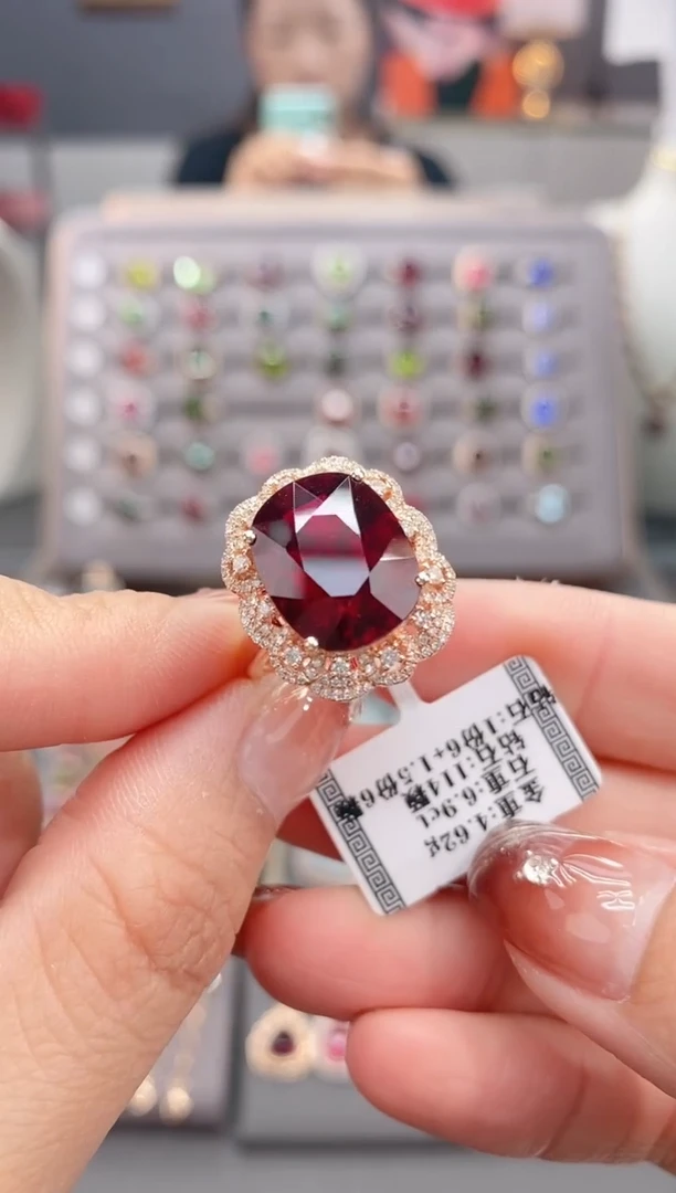 18K金镶嵌戒指碧玺6.9