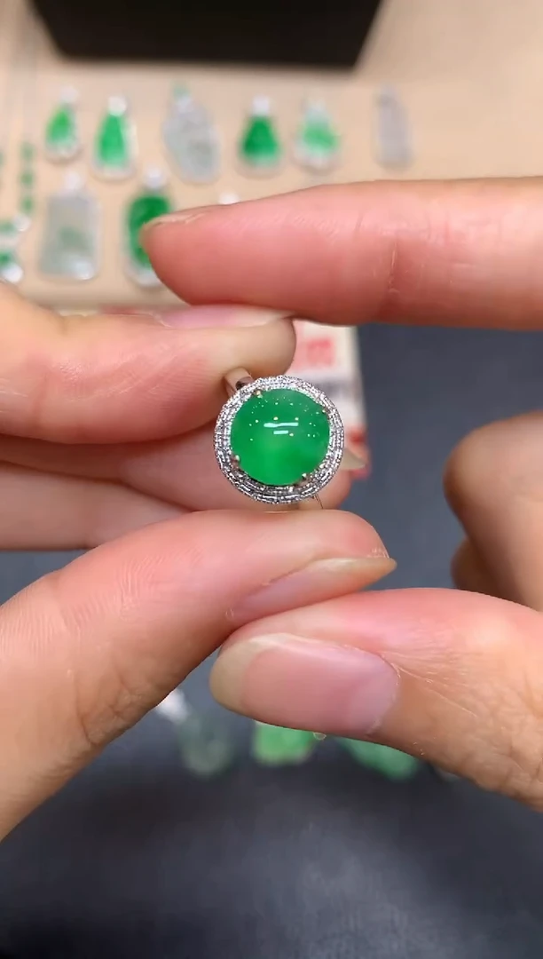 18K金镶嵌戒指翡翠蛋面【无服务费