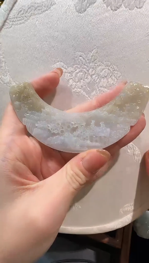 翡翠未镶嵌颈饰国风