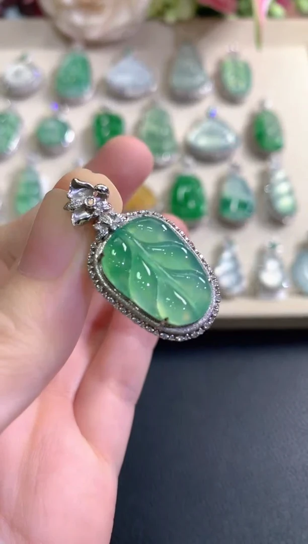 吊坠(不含链)18K金镶嵌翡翠秋日珠宝W71