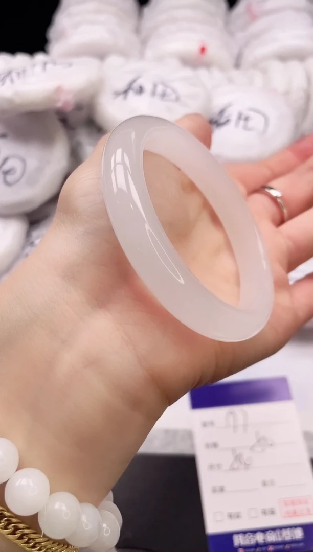 【闪购商品】石英质玉手镯未镶嵌6K197-54