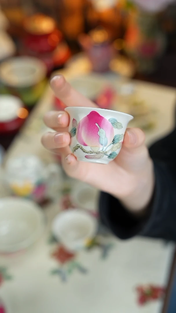 景德镇手工手绘雅圣粉彩三多桃子杯