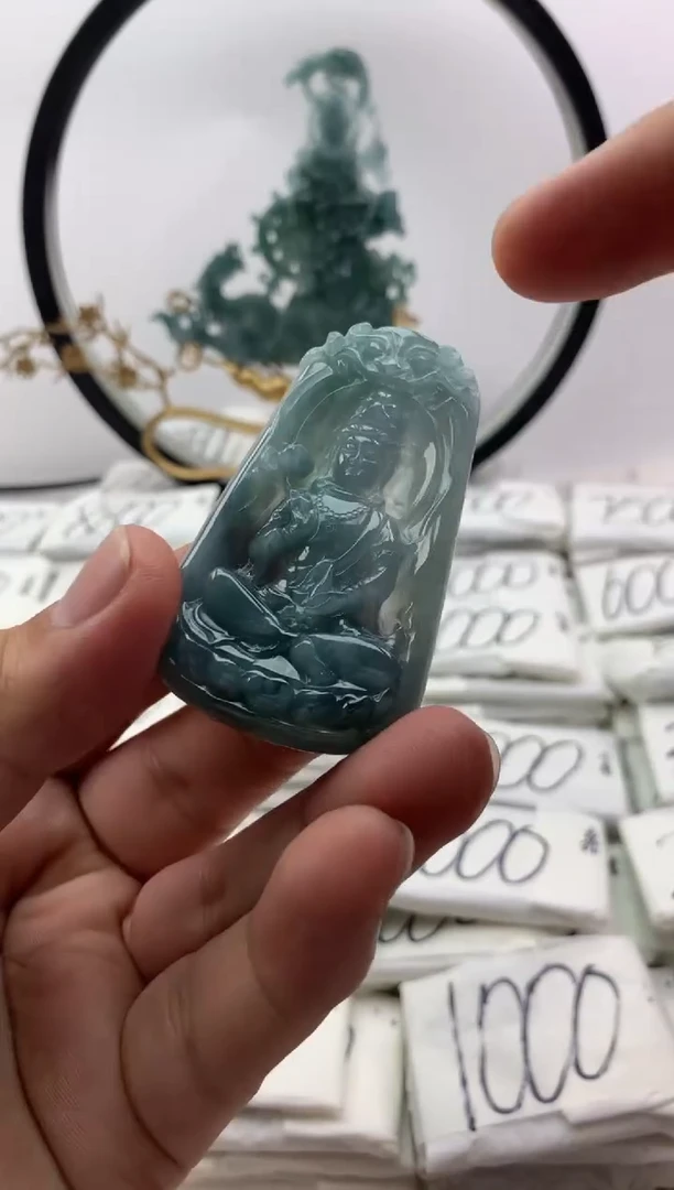 翡翠未镶嵌颈饰大势至
