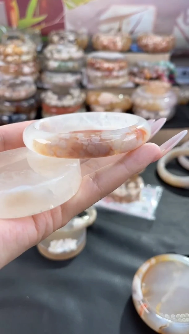 未镶嵌手镯石英质玉58