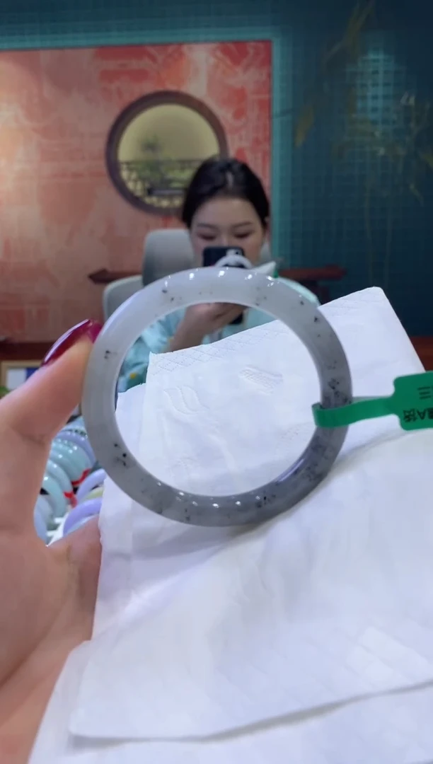 【闪购商品】翡翠手镯未镶嵌多人00240