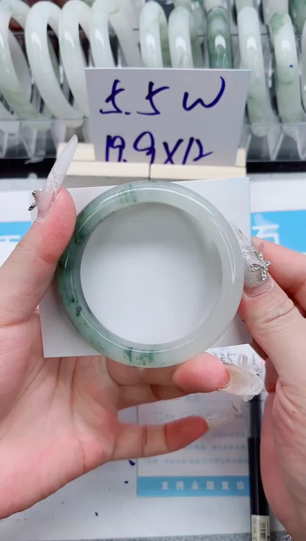 【闪购商品】石英质玉手镯未镶嵌A225-56.6