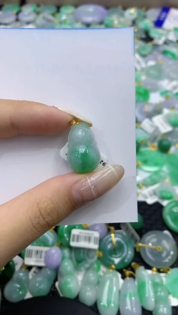 颈饰18K金镶嵌翡翠天然缅甸翡翠A货