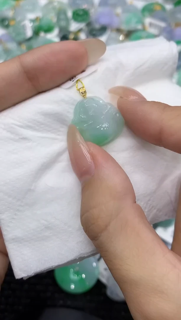 颈饰18K金镶嵌翡翠111111111111