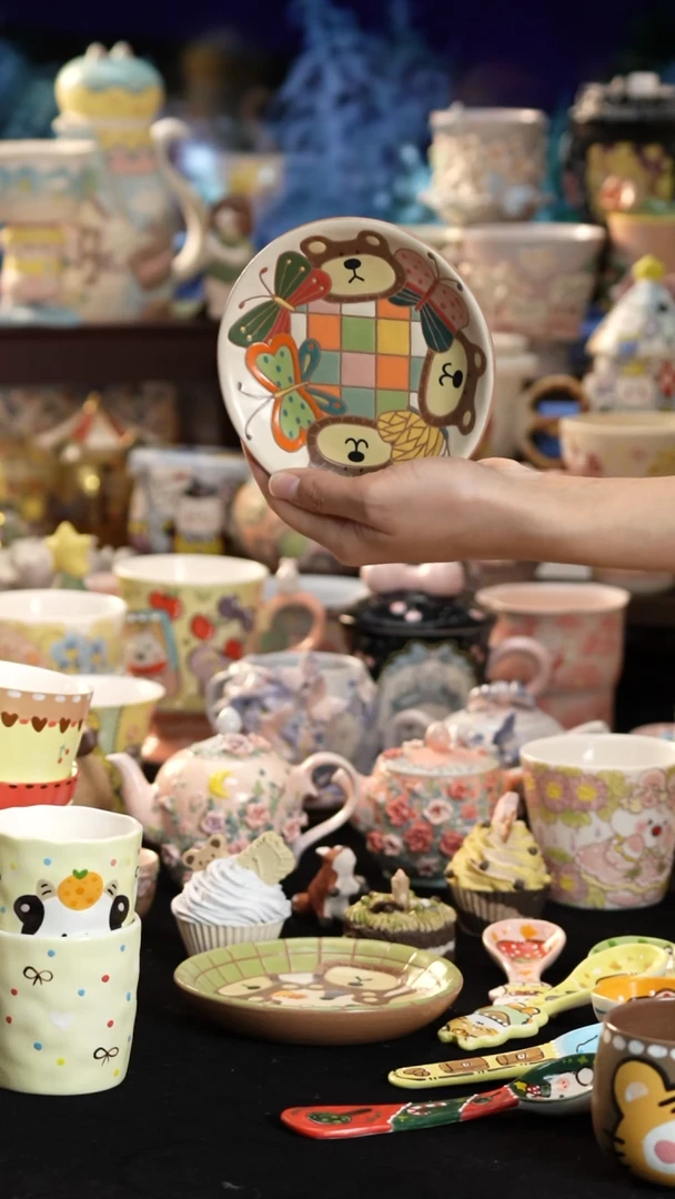 摆件陶景德镇釉下彩手绘设计师款陶瓷