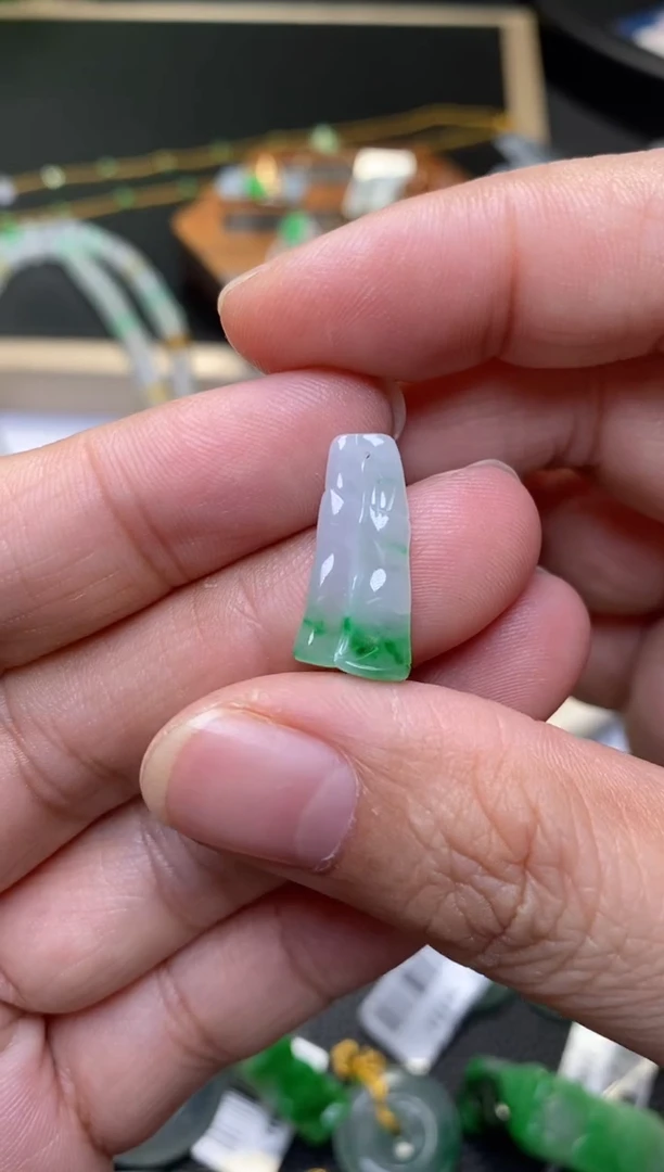 颈饰未镶嵌翡翠净货31523
