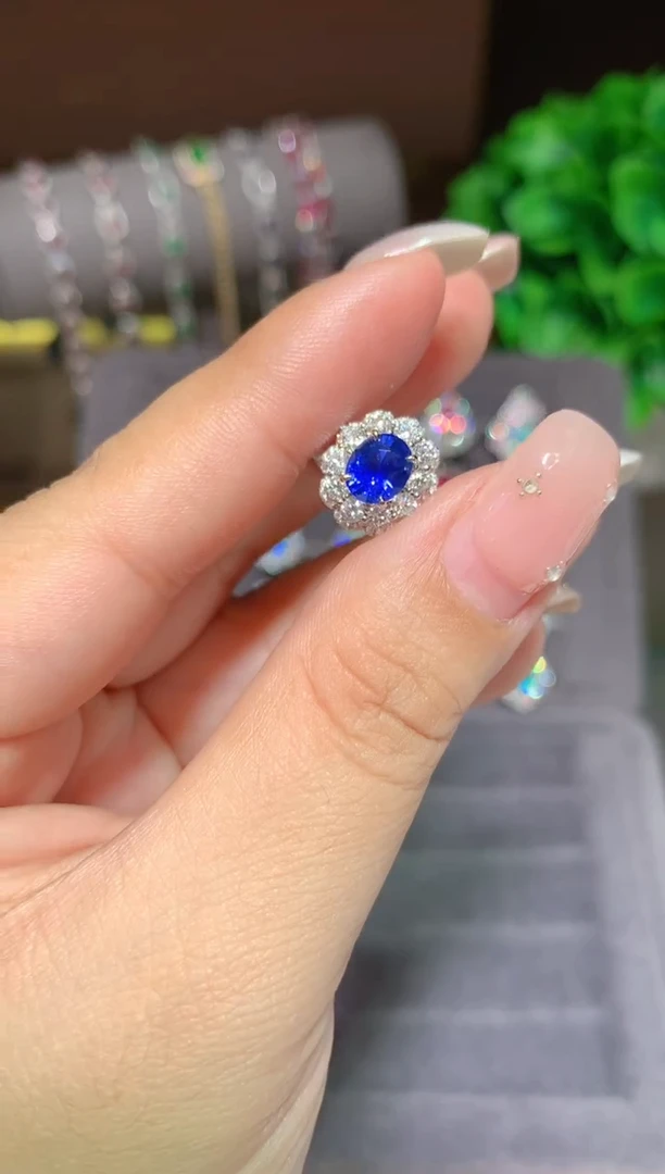 戒指蓝宝石18K金镶嵌1.22ct