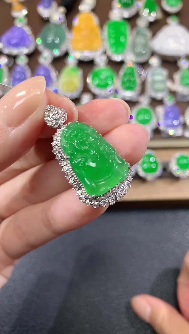 吊坠(不含链)18K金镶嵌翡翠C70