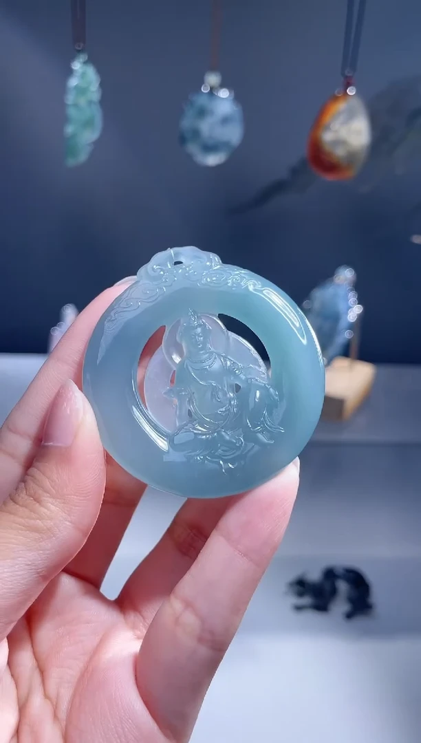翡翠未镶嵌颈饰观音自在