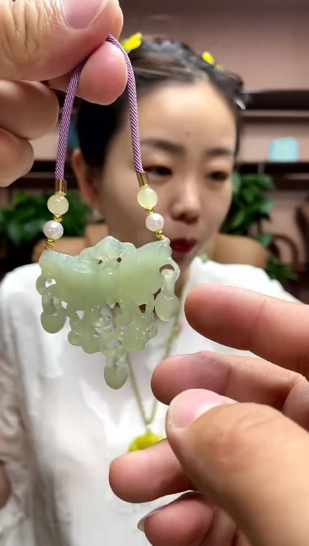 岫玉未镶嵌吊坠多样性发货发其中之一