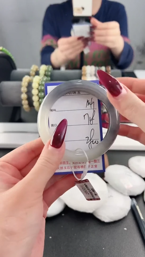 未镶嵌手镯和田玉40颜色微差无瑕疵