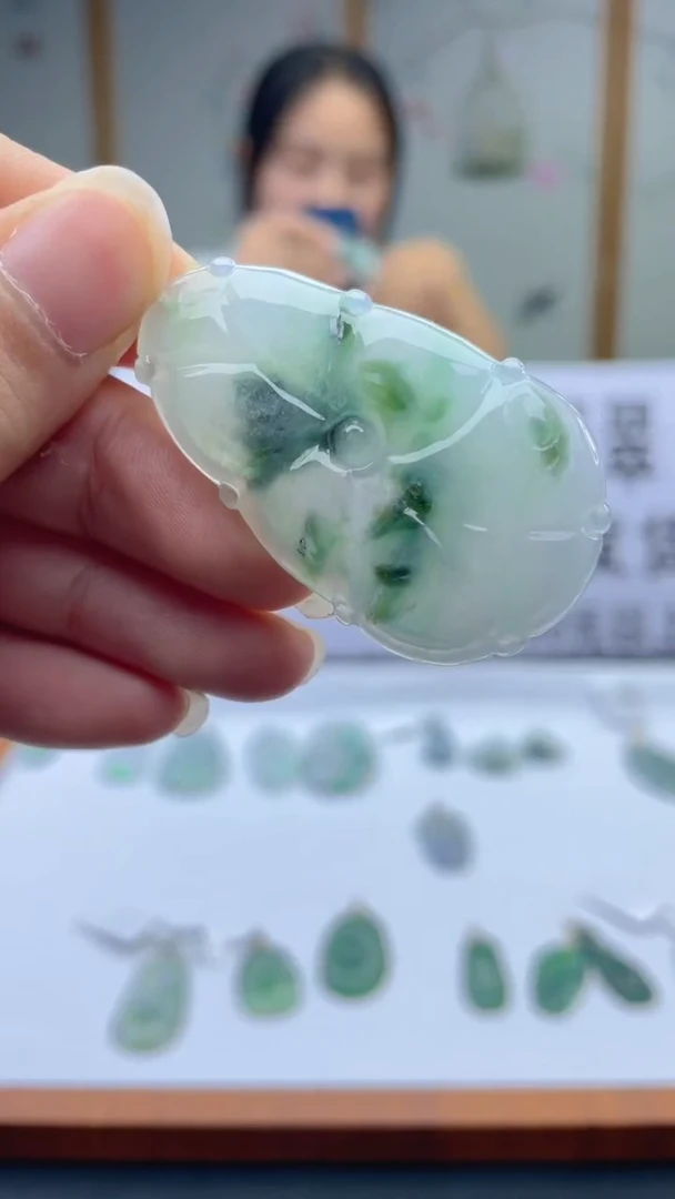 翡翠未镶嵌颈饰天然A货翡翠