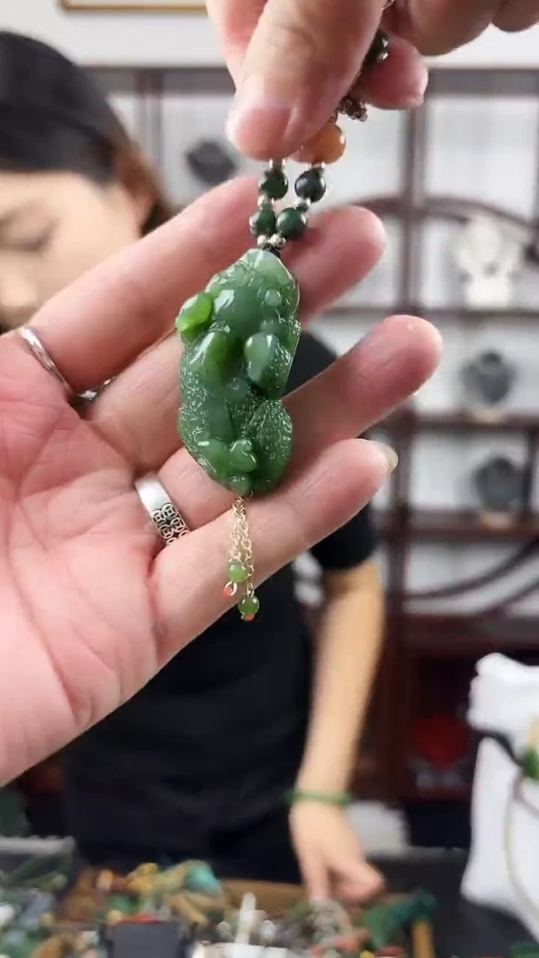 颈饰未镶嵌和田玉貔貅